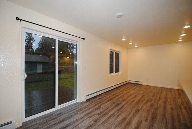 Photo - Princeton Dr (4922/4924) Unit 4924