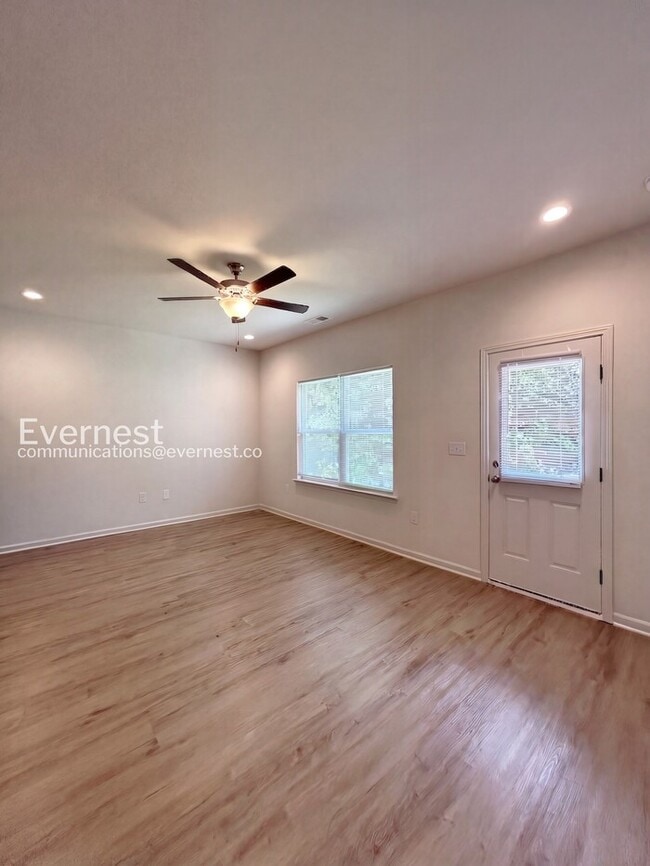 Photo - 1808 Hemlock Ave