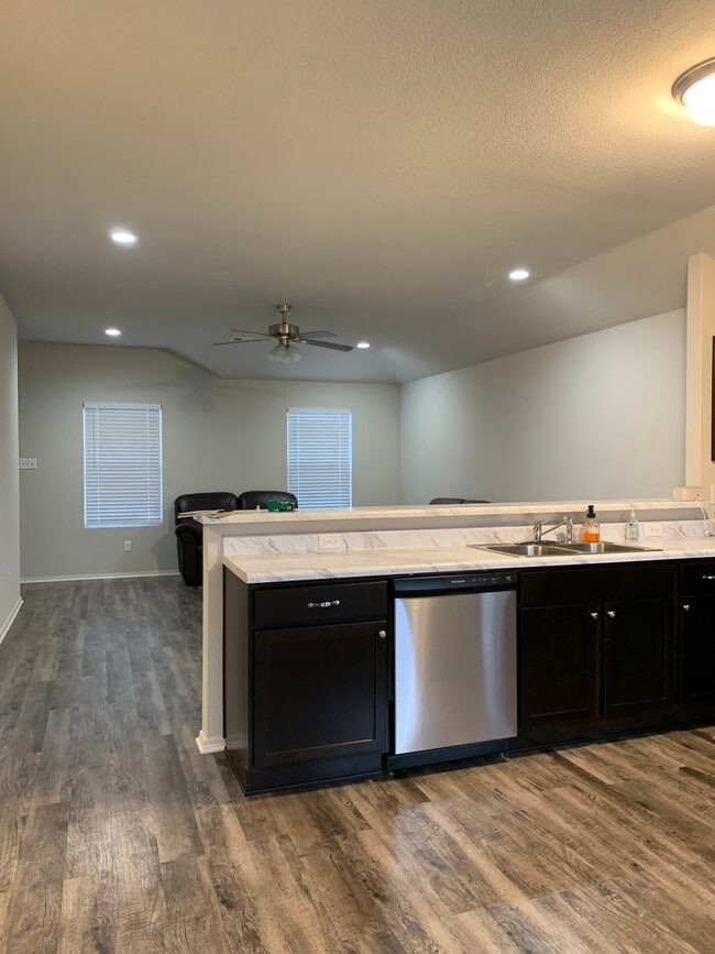 Photo - Newer 3bed/2bath home in VALLEY VIEW SCHOOL district.