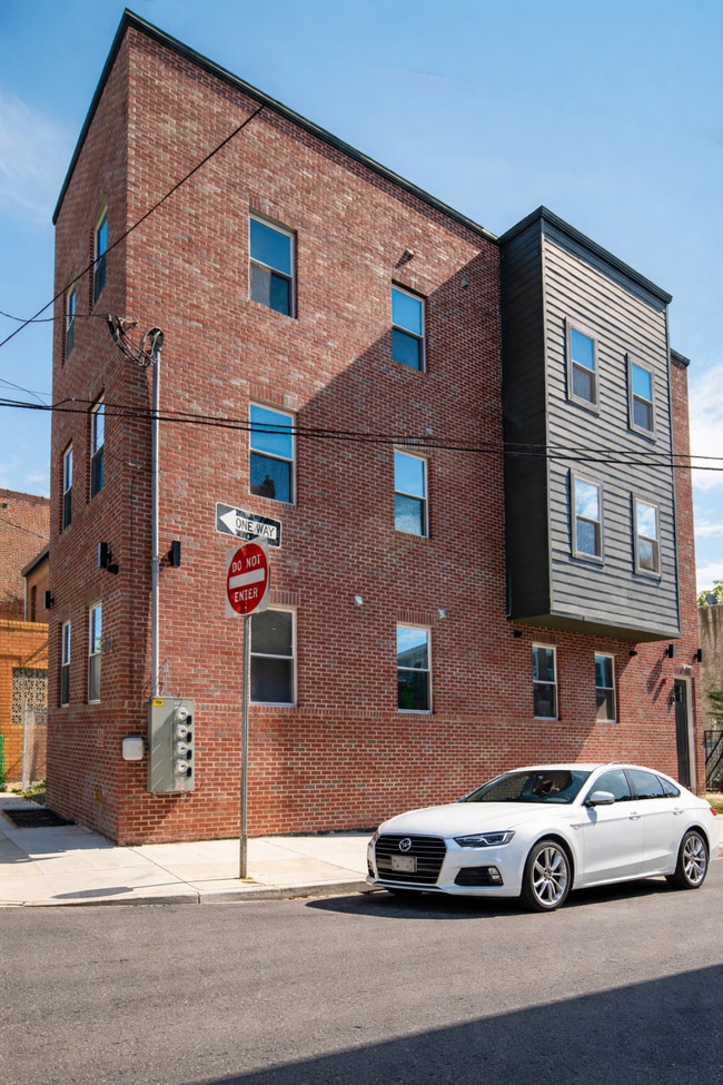 Building Photo - 212 Manheim St