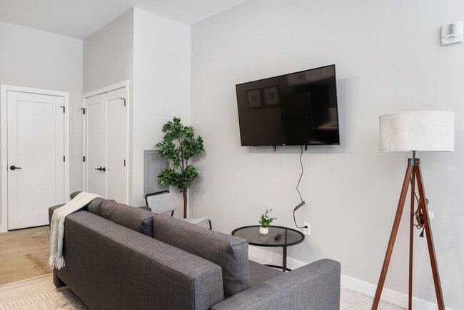 Photo - 205 W 4th St Unidad ID1301397P