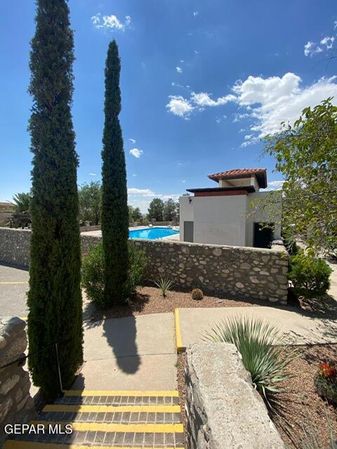 Building Photo - 6201 Escondido Dr Unit 8 C Rental