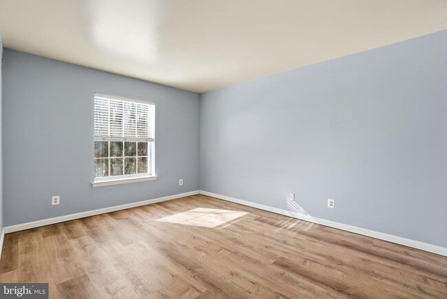 Building Photo - 5902 Cove Landing Rd Unit 203