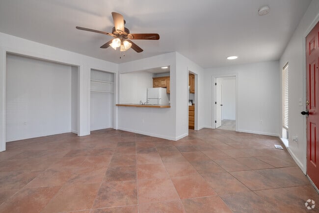 2BR, 2BA - 870SF - Living Room - North Brook Apartments