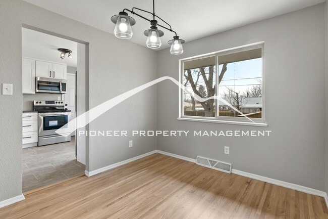 Photo - Gorgeous Home with Washer/Dryer and Fenced Yard