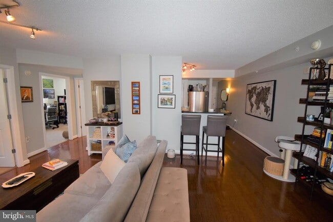 Photo - 880 N Pollard St Unidad 824