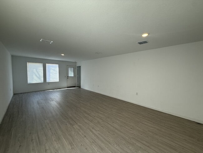 Photo - 10727 Vesta Curv