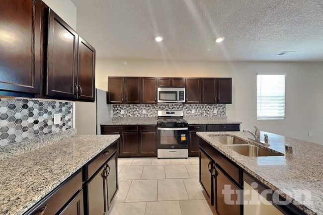 2123 Solitaire St NE