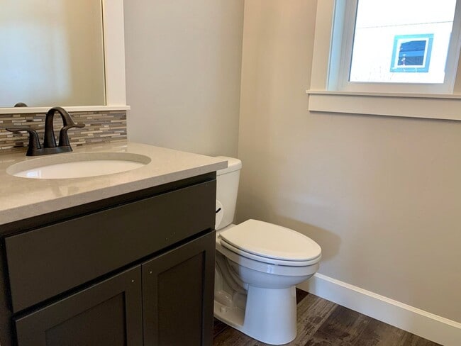 Photo - Large 4 bedroom in Redmond, new listing!  A/C!