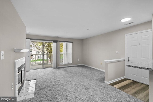 Building Photo - 5911 Millrace Ct Unit J-204