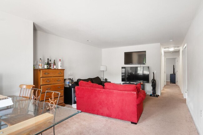 Photo - 1313 Giles Rd Unit B