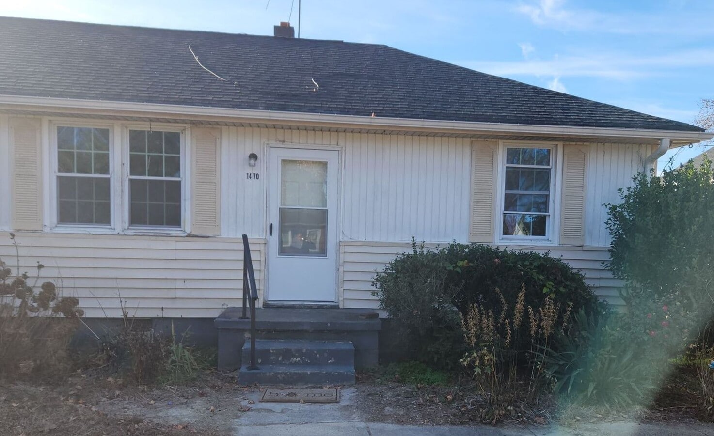 2 BR DUPLEX Available Now in Petersburg - Off of Rt. 460 - - 2 BR DUPLEX Available Now in Petersburg - Off of Rt. 460 -