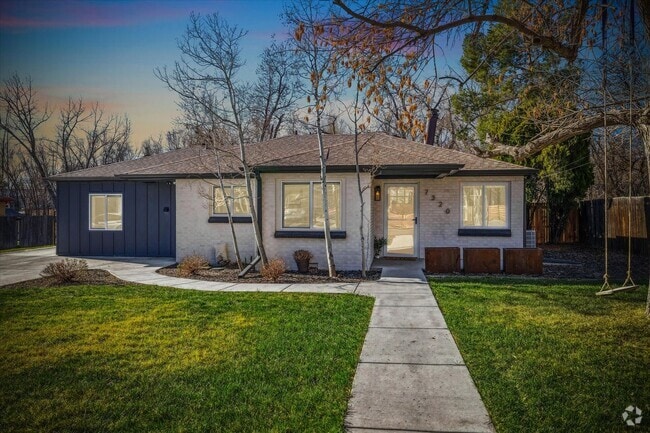 Building Photo - 3 Bedroom, 2 Bath home in Edgewater