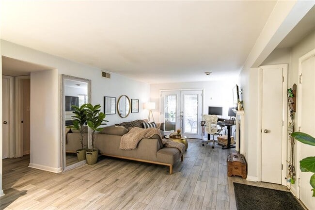 Photo - 2109 Defoors Ferry Rd NW