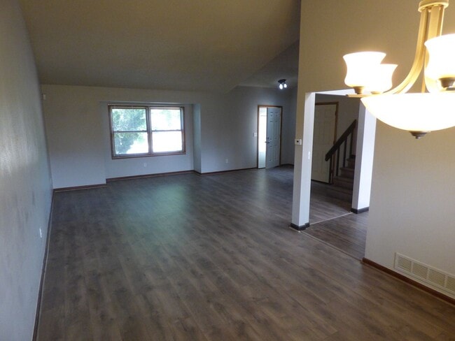 Photo - $0 DEPOSIT OPTION. TRI-LEVEL HOME IN SE AURORA