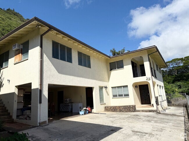 Building Photo - Manoa Valley - 3 bedroom 2.5 bath house w/...