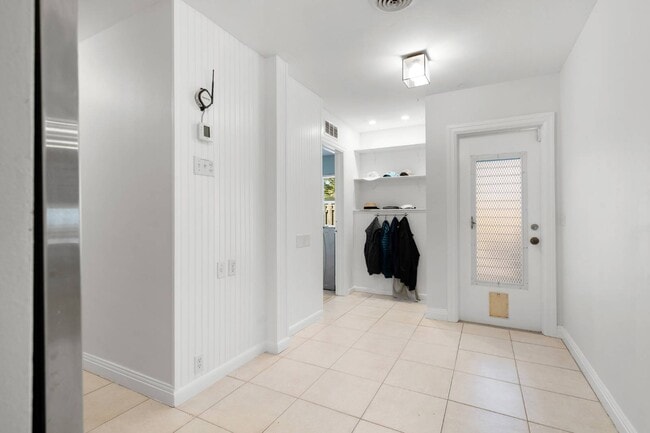 Photo - 611 Date Palm Rd
