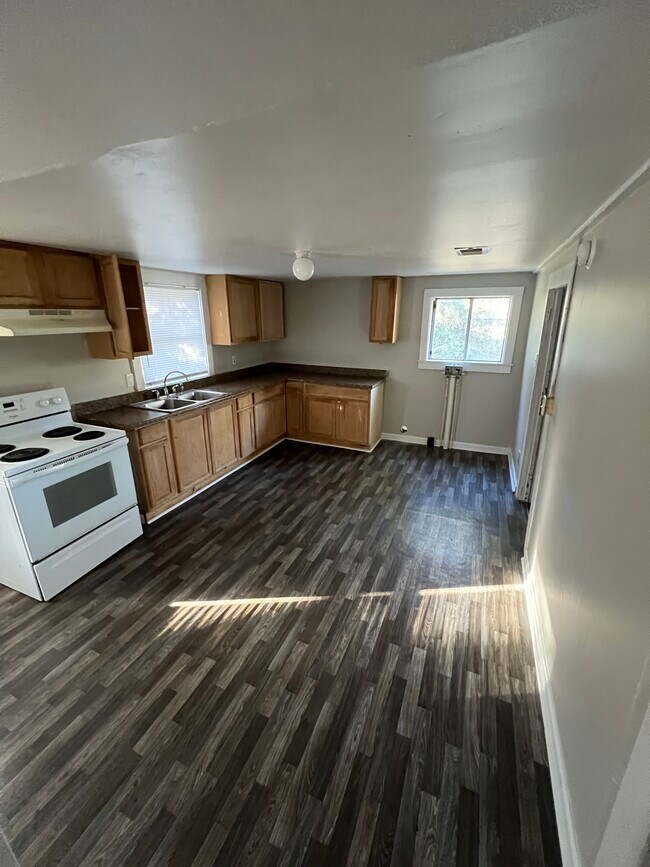 Photo - 805 Third Ave