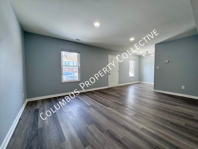 Photo - 3285 E Mound St