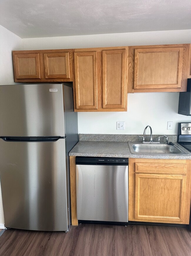 Photo - Courtyard Gardens Apartments