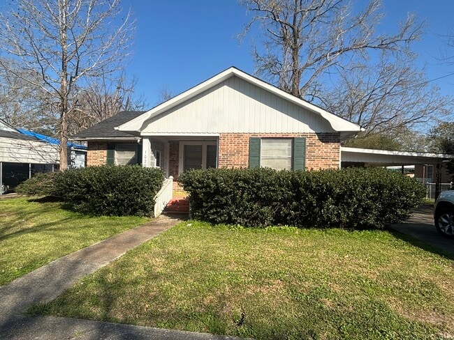 Photo - 1029 Azalea St House