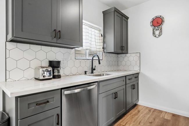 Photo - 21 S Venice Blvd Apartment Unit 1