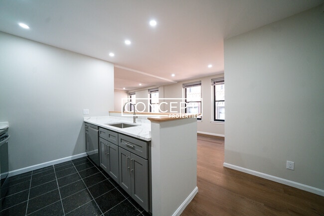 Building Photo - 1661 Washington St Unit 403