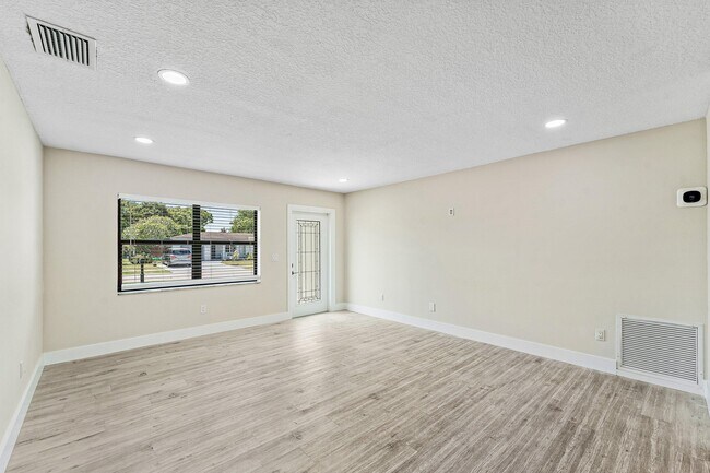 Photo - 10725 Eureka St