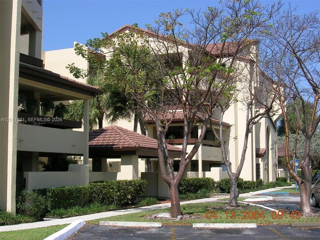 Building Photo - 8800 SW 123rd Ct Unit J-310