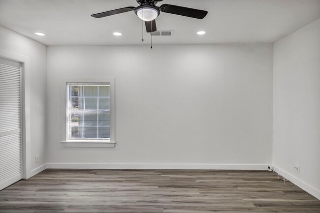 Photo - 5903 Kevin Kelly Plz