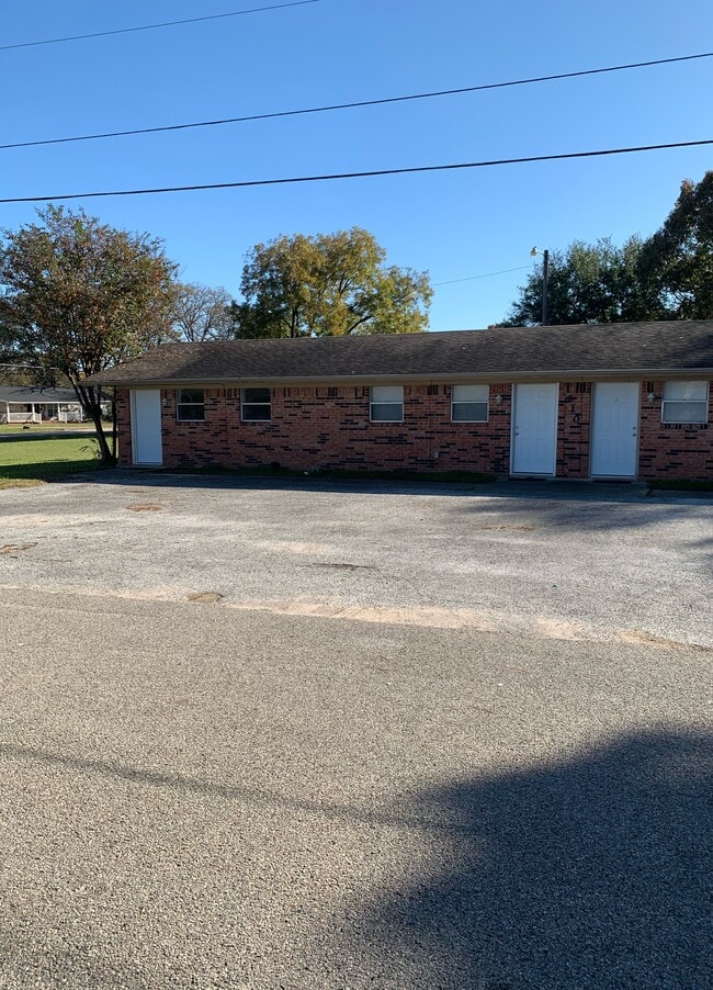 Building Photo - WoodCreek Apartments Unit 2