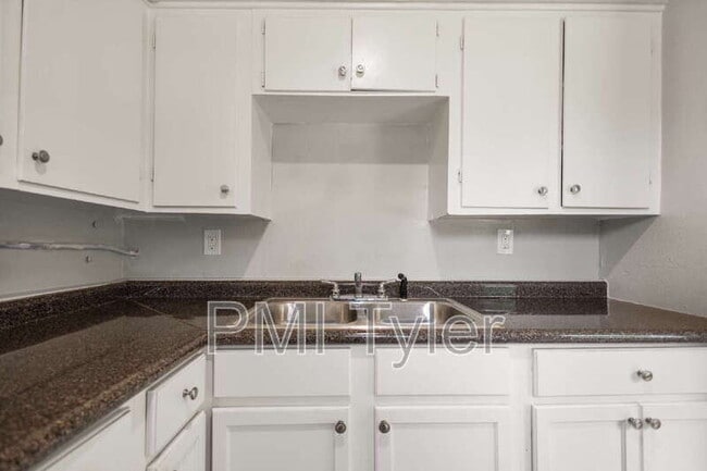 Photo - 1806 W Oakwood St