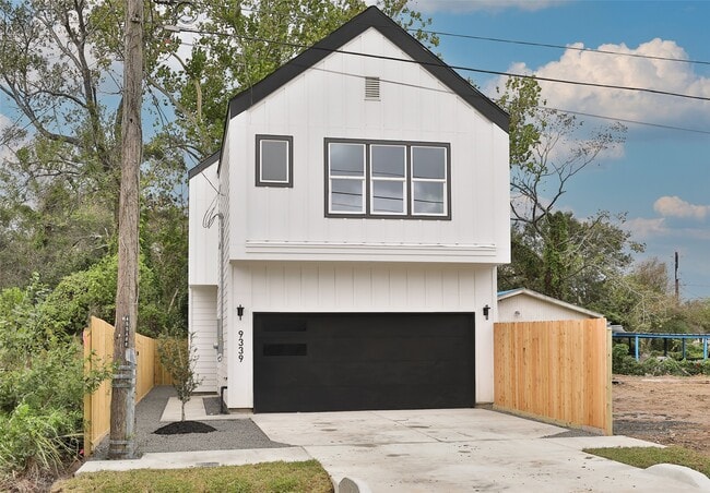 Photo - 9339 Lavender St