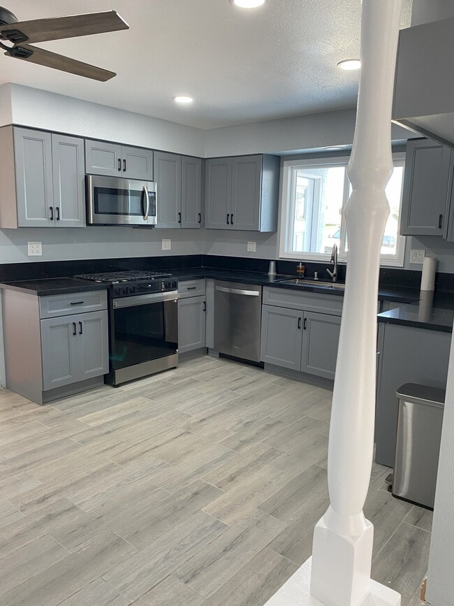 Photo - 9211 Vernon Ave