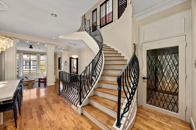 Photo - 1312 Crocker St