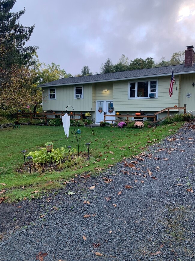 Building Photo - 467 Troy Rd Unit Apartment 1