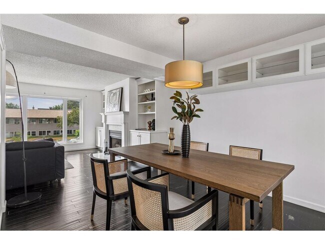 Photo - 925 Dartmouth Pl SE