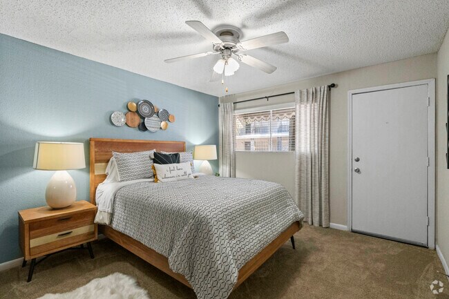 1BR, 1BA - 768SF - Primary Room