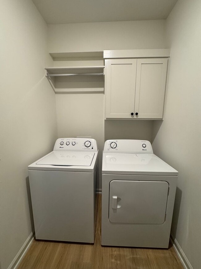 Photo - 3 Bed | 2 Bath Luxury Duplex | Move-in pro... Casa Adosada