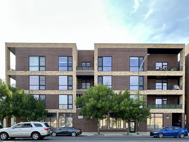 Building Photo - 520 N Western Ave Rental
