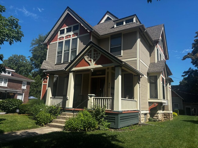 Building Photo - 924 W Wayne St Unit 924-3