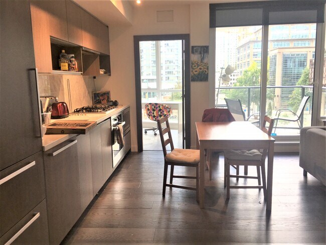 Photo - 68 Smithe St