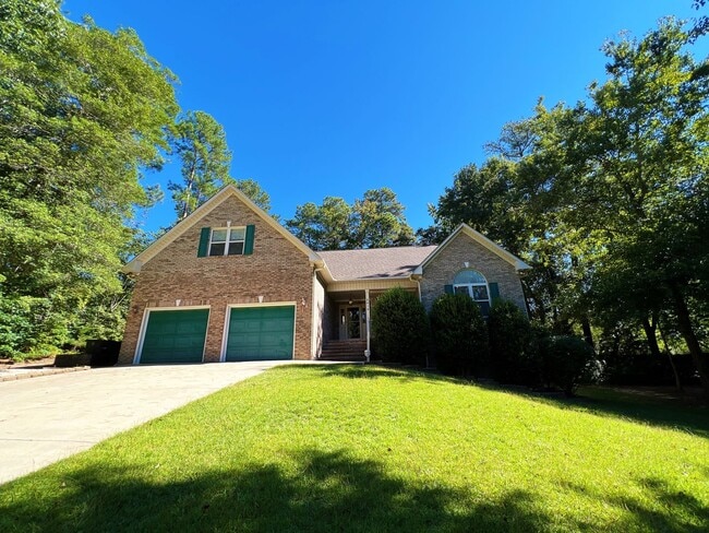 Spacious 3 Bedroom Ranch w/ Bonus Room cen... - Spacious 3 Bedroom Ranch w/ Bonus Room cen... House