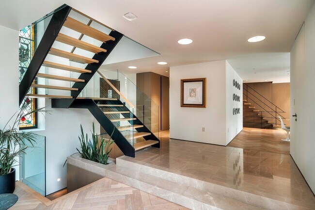 Photo - 57 Baby Point Crescent