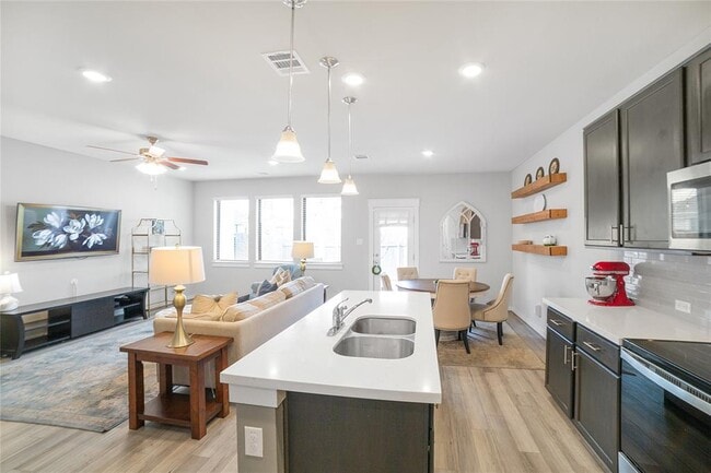 Photo - 180 Waterside Rd