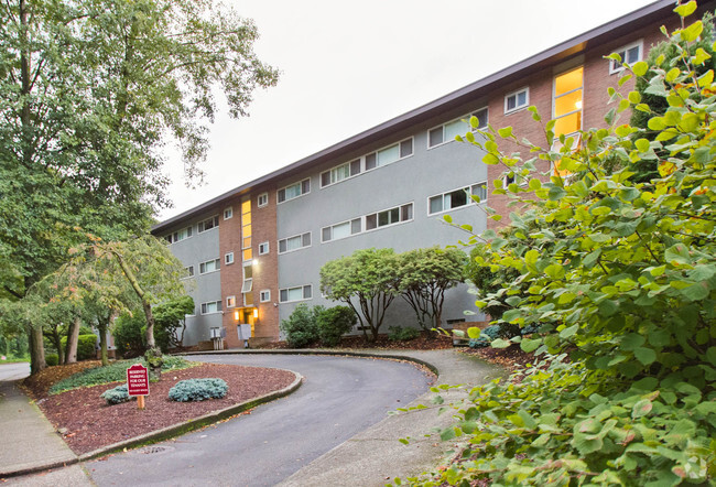 Front Entry - Lakeview Apartments