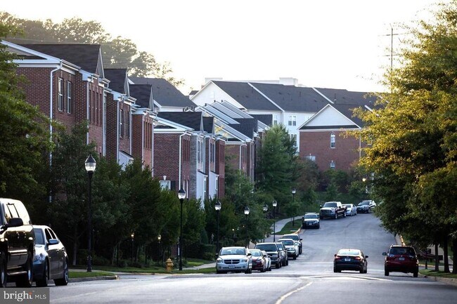 Photo - 2456 Eastbourne Dr