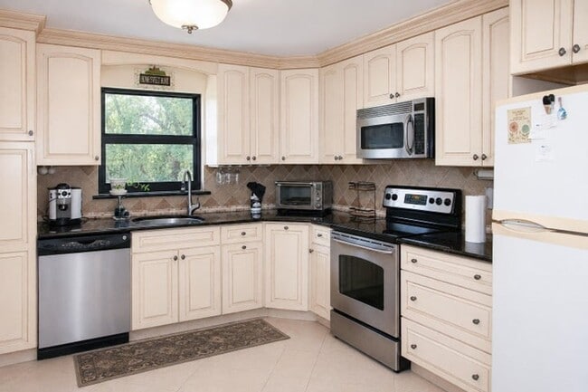 Photo - 277 N Ocean Blvd