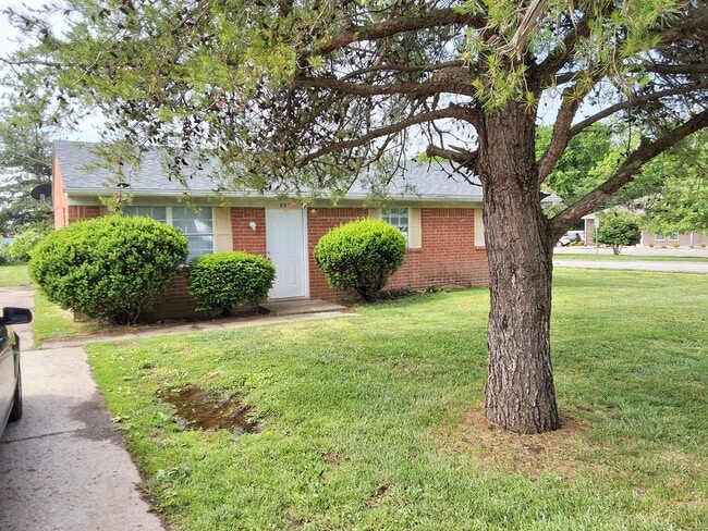 Building Photo - CHARMING 3 BED, 1 BATH HOUSE LOCATED IN ELIZABETHTOWN, KY
