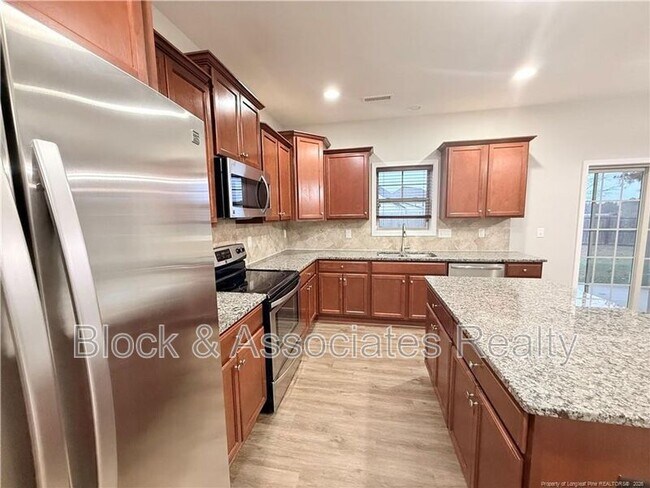 Photo - 471 Century Dr